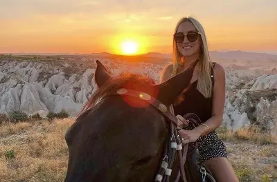 Reiten bei Sonnenaufgang in Kappadokien: Rote und Rosen Täler