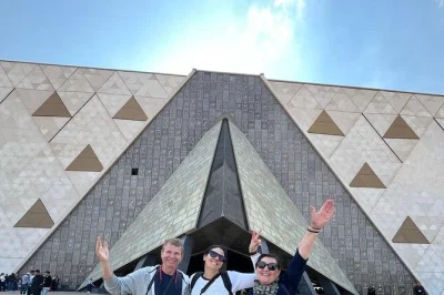 Step inside cairo’s grand egyptian museum with a private guide, skip the lines, see tutankhamun’s treasures, and enjoy lunch—entry fees and drinks included.