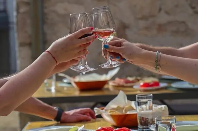 Degustazione di vini e cibi a Godinje in cantina familiare storica