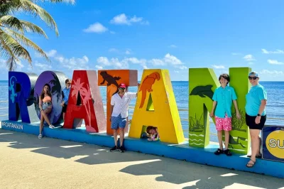 Descubre roatán en un tour privado: prueba pasteles de ron, saborea chocolate local, pasea por west end y disfruta historias auténticas. incluye recogida y paradas flexibles.