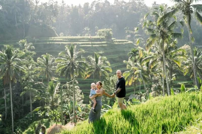 Découvrez ubud en privé : cascade de tegenungan, singes dans la forêt sacrée, rizières à perte de vue, avec prise en charge à l’hôtel.
