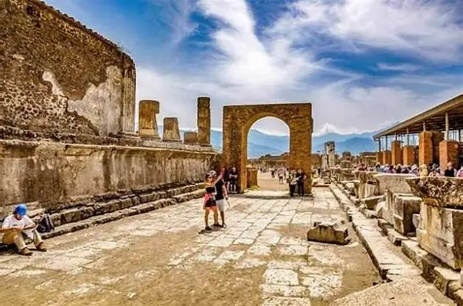 Pompeia com almoço e degustação de vinhos saindo de Positano
