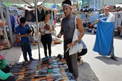 Erleben sie einen praxisnahen kochkurs in saigon: besuchen sie einen feuchtmarkt, pflücken sie frische zutaten auf der farm und kochen sie authentische vietnamesische gerichte. hoteltransfer inklusiv