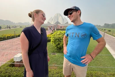 Découvrez delhi entre histoire et modernité, de jama masjid au marché aux épices de chandni chowk, avec un guide local. balade en tuk tuk, billets d’entrée et prise en charge à l’hôtel incl