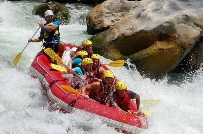 Aventura de rafting de 3 horas en el río Dalaman desde Fethiye