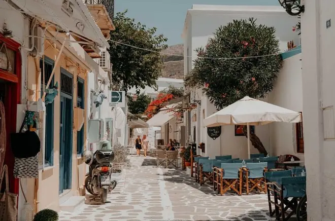Paros Island Private Tour: Naoussa, Lefkes & Beaches