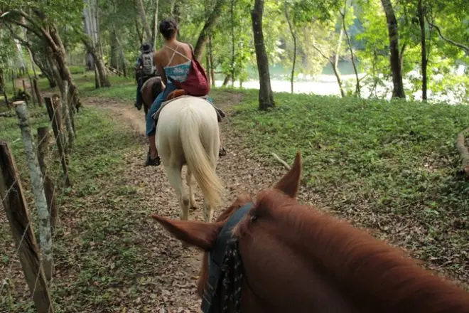 Reitausflug zu den Maya-Ruinen von Xunantunich ab San Ignacio