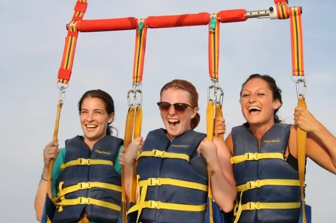 Parasailing in St Croix: 10-12 minute offshore flight
