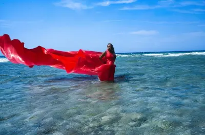 Fotos com vestido voador em Montego Bay: Pare que está sobre a água
