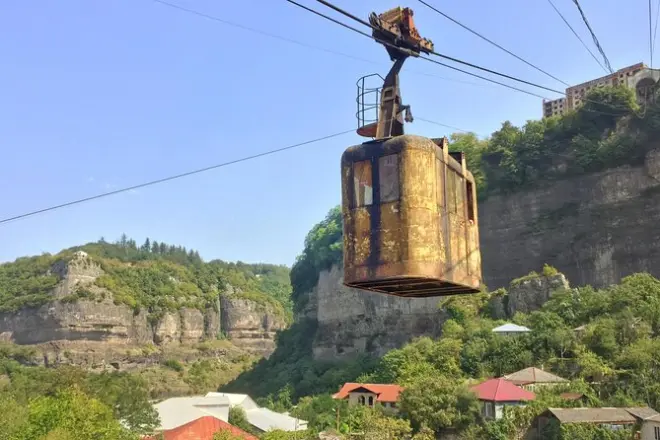 Chiatura und Katskhi-Säule Tagesausflug: Seilbahnen aus Stalins Zeit