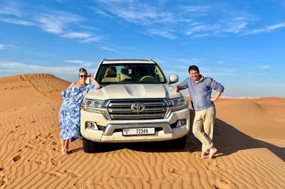 Découvrez un safari privé à dubaï avec dune bashing, balade à dos de chameau, sandboard, dîner bbq et spectacles en direct. idéal en famille avec guides experts, tout inclus.