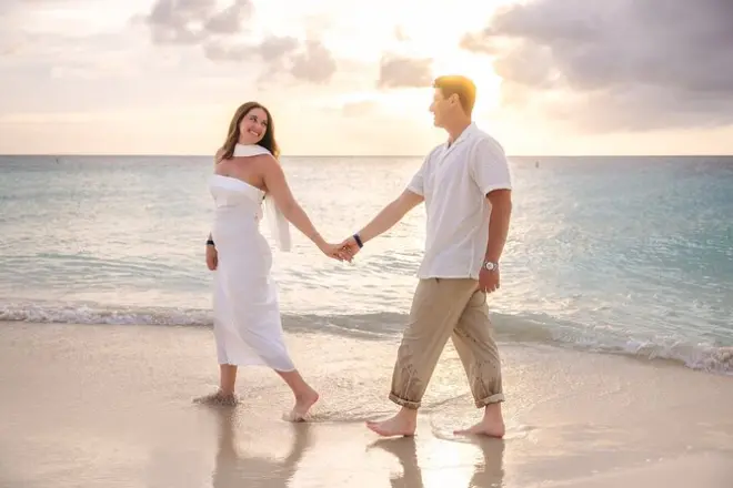 Aruba Sunset Photoshoot: Candid Golden Hour Portraits