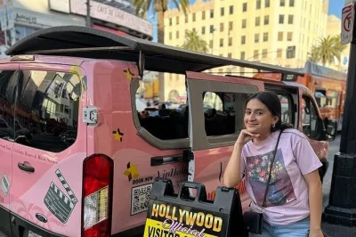 Vivi l’atmosfera di hollywood con un tour in bus scoperto di 90 minuti. ammira le case delle star, rodeo drive e la walk of fame con una guida locale e audio in 9 lingue.