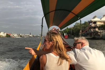 Erlebe bangkoks herz bei einer privaten kanaltour, einem lebendigen blumenmarktbesuch und tempelbesichtigungen – inklusive einfachem thai-mittagessen und allen eintrittsgeldern.