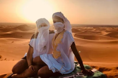 Erlebe marokko hautnah auf einer 3-tägigen reise von marrakech nach merzouga. Überquere den atlas, entdecke aït ben haddou, reite bei sonnenuntergang auf kamelen und schlafe unter den sternen der s