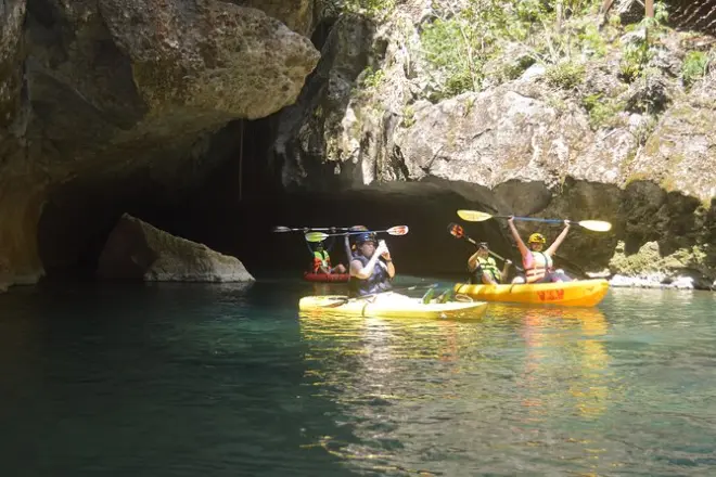 Ziplining und Höhlen-Kajak von Ambergris Caye