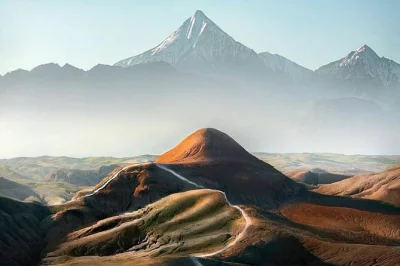 Vivez une journée complète dans les montagnes de l’atlas et le désert d’agafay au départ de marrakech. découvrez des villages berbères, savourez un déjeuner local et chevauchez des chameaux