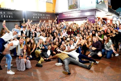 Vivi la nightlife del west end di londra con un pub crawl, shot gratuiti in ogni locale, offerte esclusive sulle bevande e ingresso prioritario. con guida locale inclusa.