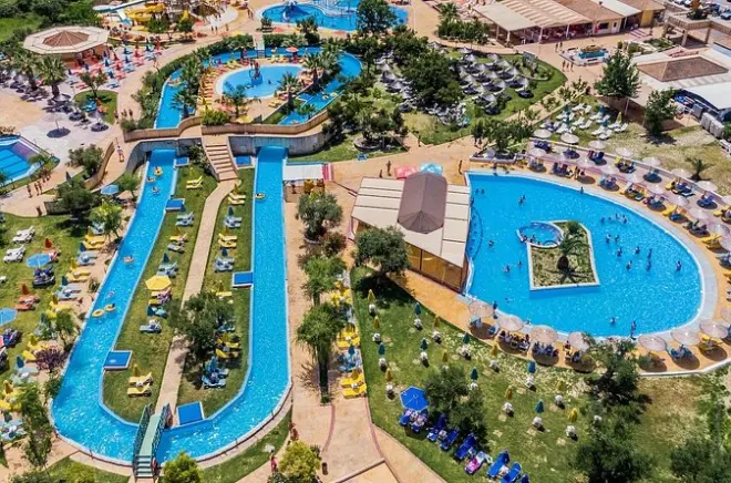 Wet 'n' Wild Water Village Sarakinado: Slides, pools and lazy river