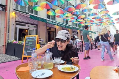 Entdecke lissabons viertel mit einem einheimischen, koste portugiesische spezialitäten von meeresfrüchten bis gebäck und genieße dabei tolle ausblicke – inklusive privatem guide.