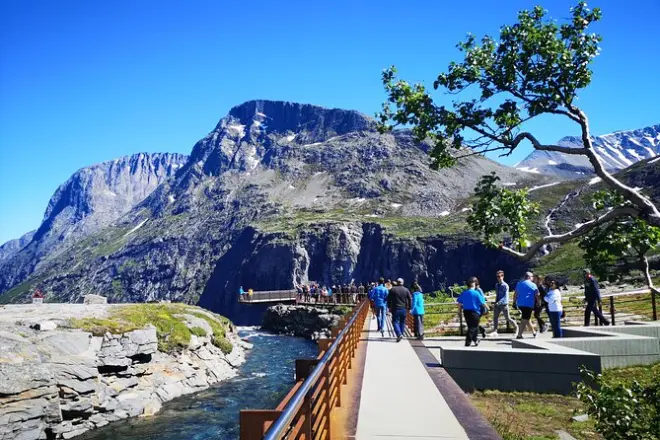 Trollstigen tour from Ålesund: 10 stops, panoramic drive