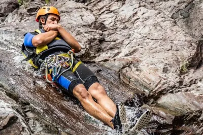 Aventura de canyoning saindo de Querétaro: Cachoeiras e rapel