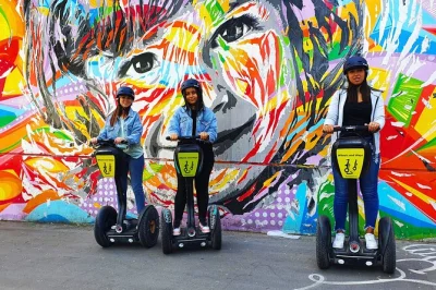 Découvrez le 13e arrondissement de paris en segway, entre fresques géantes de seth, inti et okuda. casque, pauses photos et guide local inclus.