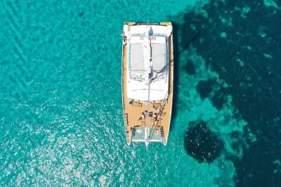 Balade en catamaran à Cannes : Îles de Lérins et corniche d'Or