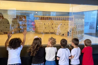 Explore o coliseu em roma com as crianças, participe de jogos interativos, descubra histórias de gladiadores e concorra a prêmios. entrada sem fila e guia local inclusos.