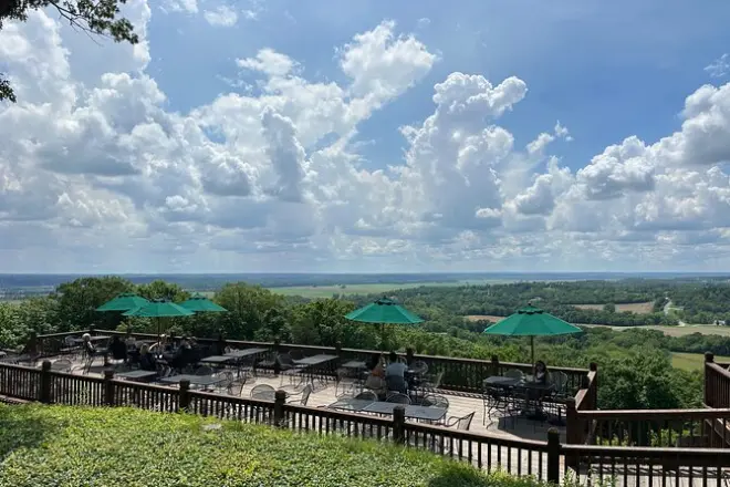 Private Missouri Wine Country tour from St. Louis with guide