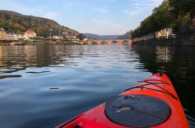 Kajak in Heidelberg: Den Neckar vorbei an der Alten Brücke erkunden