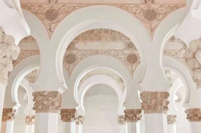 Step into toledo’s jewish quarter with a local expert, explore el tránsito & santa maría la blanca synagogues, and enjoy hotel pickup for a seamless day.