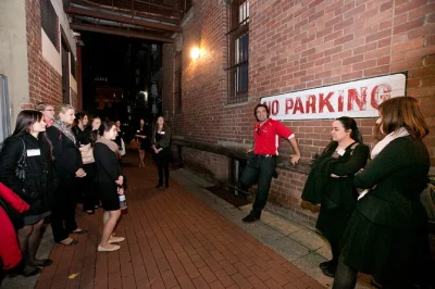 Scopri i laneway di perth con un tour guidato tra bar nascosti, street art, due drink e stuzzichini—con storie raccontate da un locale. tutte le degustazioni e l’ingresso ai locali inclusi.