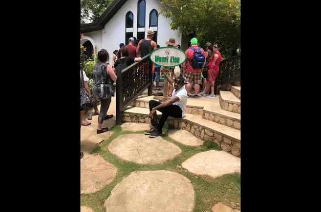 Montego Bay zum Bob Marley Mausoleum & Blue Hole: Private Tour