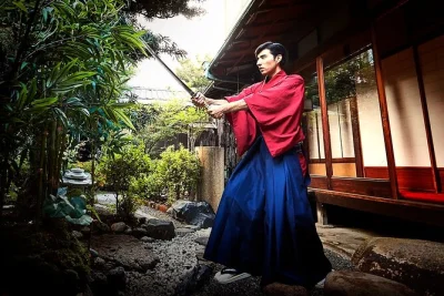 Découvrez l’histoire des samouraïs à tokyo : enfilez un hakama, apprenez les bases du maniement du sabre et profitez d’une visite guidée du musée samurai & ninja. billet et guide inclus.