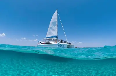 Snorkeling at Coral Bay: Ningaloo Reef with sailing