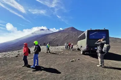 Mt Etna tour 4x4 da Messina: Crateri vulcanici e viste sulla costa