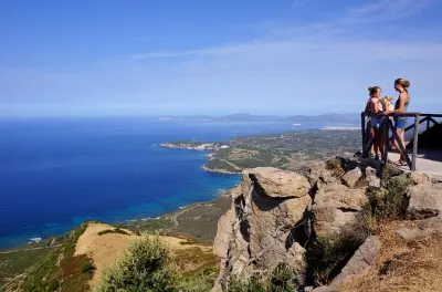 Jeep en Alghero con vistas al golfo, bosques y arqueología