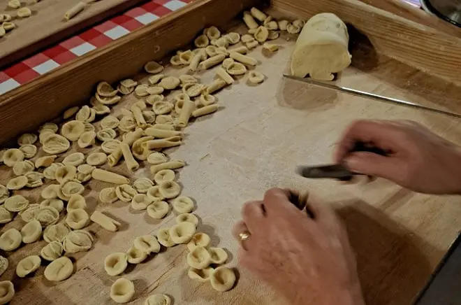 Corso di cucina a Brindisi: Pasta fatta a mano e cena in vigna