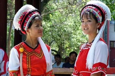 Discover xizhou old town, explore a lively local market, cruise erhai lake, and visit the three pagodas on this private dali day tour with guide.