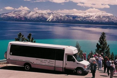 Gira tutto il lago tahoe in shuttle comodo, con soste a emerald bay, pranzo a tahoe city e visita a squaw valley. include pickup in hotel e racconti locali lungo il percorso.