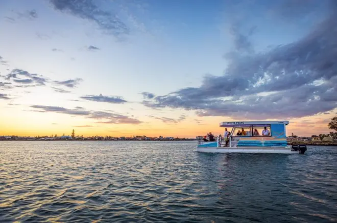 Mandurah au coucher du soleil : Maisons canal et estuaire Peel