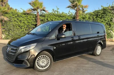 Evite filas de táxi em casablanca e viaje para marrakech num carro privado com wifi, água mineral e motorista local. busca e entrega no hotel inclusas.