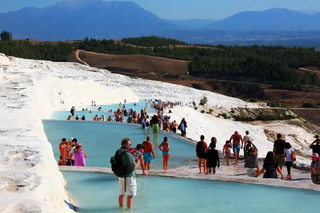 Pamukkale and Hierapolis tour: Travertines and hot springs