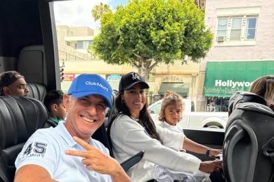 Vivi l’atmosfera di hollywood, passeggia su rodeo drive e ascolta le storie della sunset strip con un tour privato in bus scoperto a los angeles. trasporto privato incluso.