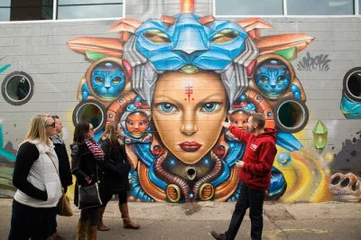 Denver erleben: start am denver art museum, frauen-geschichte im historischen haus, eine meile hoch am capitol und bummeln über die 16th street mall mit lokalem guide – alle eintritte inklusive.