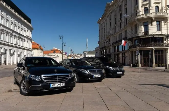 Mercedes privé à Varsovie : 4 à 12 heures à votre disposition