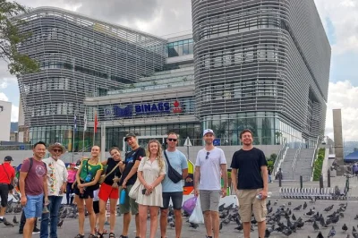 Descubre san salvador con un guía local, prueba pupusas, visita la catedral metropolitana y la nueva biblioteca. incluye entradas y recorrido a pie.