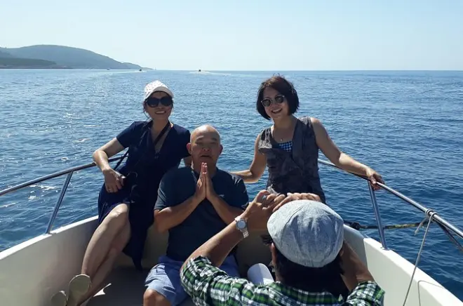 Baia di Kotor e grotta blu: 3 ore in barca privata con snorkeling
