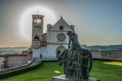 Feel the quiet beauty of assisi with a guided walking tour—explore st. francis basilica, medieval streets, and roman ruins. includes official english guide.